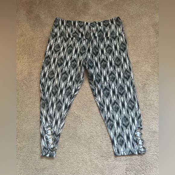 SUAVE Pants & Jumpsuits Suave Revolutionary Tummy Control Capri